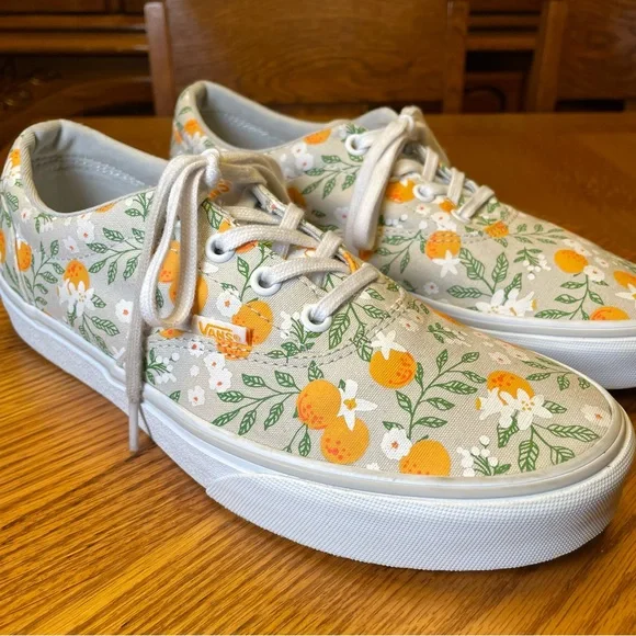 Vans Doheny SF Aneakers with a Gray/Tan Canvas Upper and an Orange Citrus Print - Picture 4 of 10